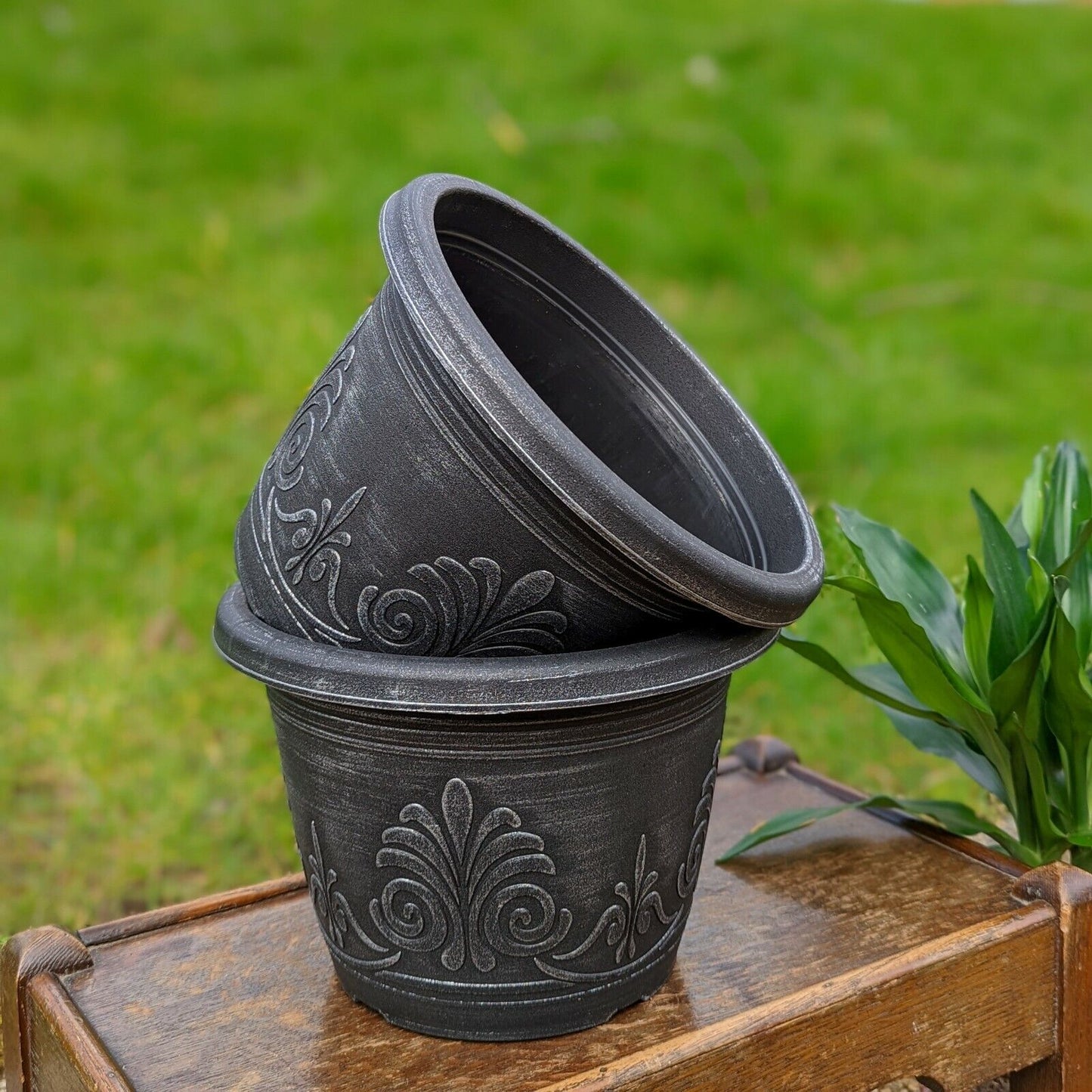 Set of 2 Silver Grey 3.6L Plastic Plant Pot 22cm Black Round Planter Cover