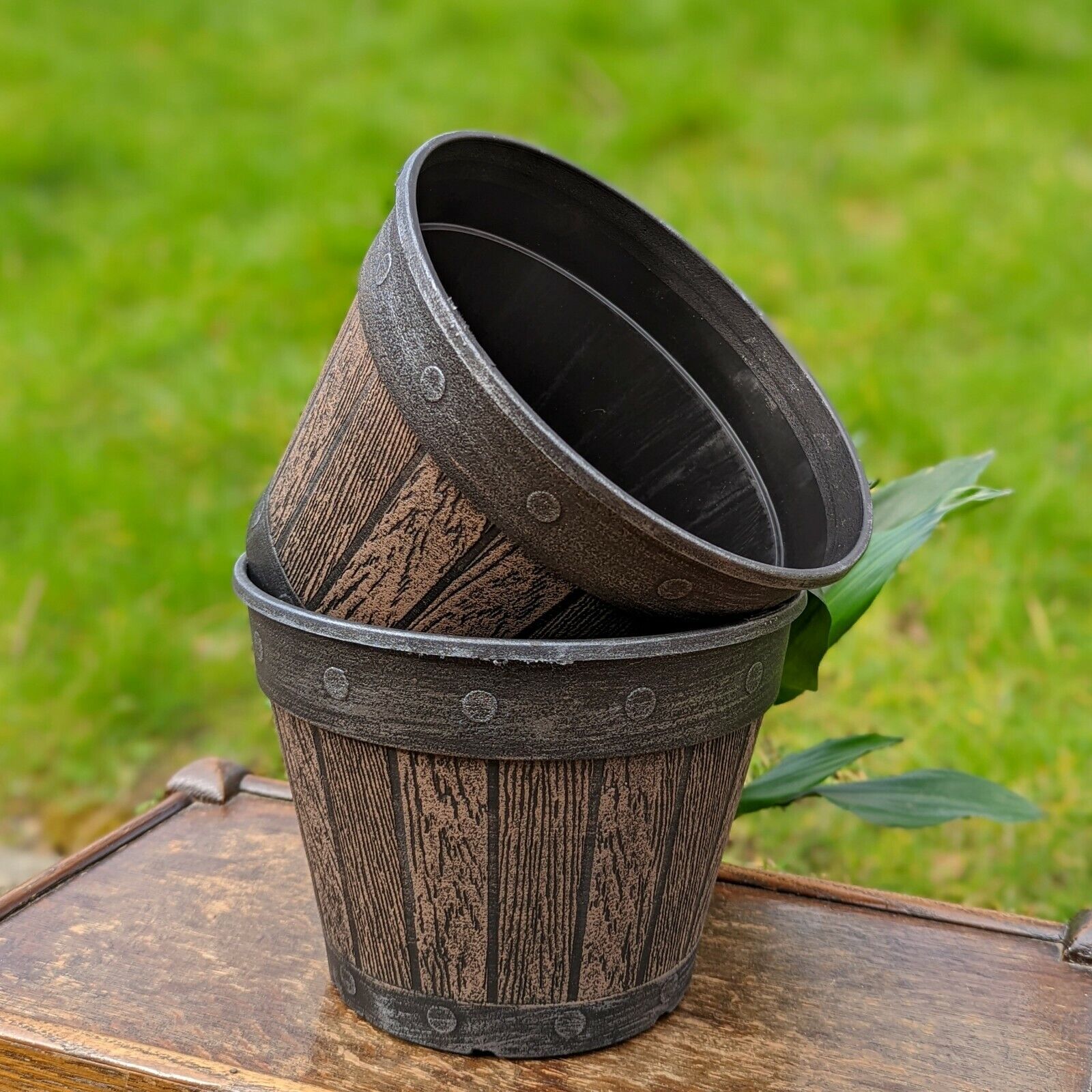 Barrel Planter Set of 2 Round Brown Chestnut 20cm Plastic Pot 3L Outdoor Tub