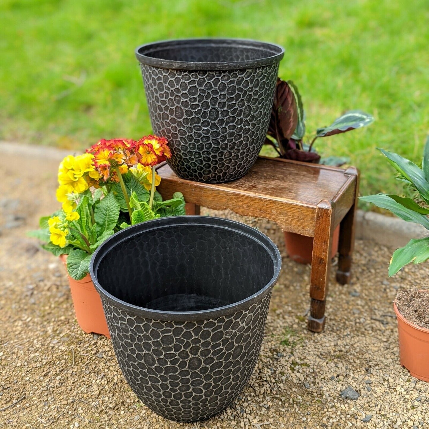 Set of 2 Silver Grey Plastic Plant Pot 30cm Hammered 11.5L Round Garden Planter