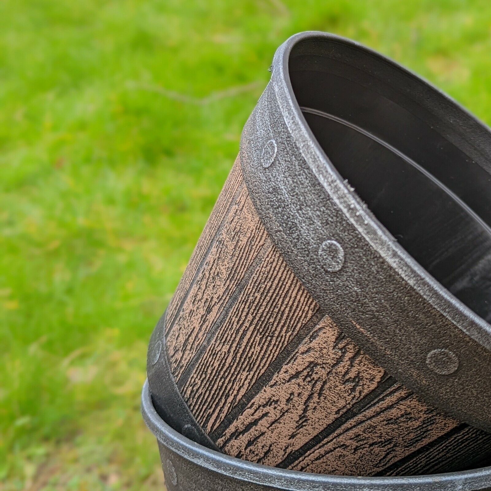 Set of 2 Round Barrel Planter Brown Chestnut 20cm Plastic Pot 3L Outdoor Tub